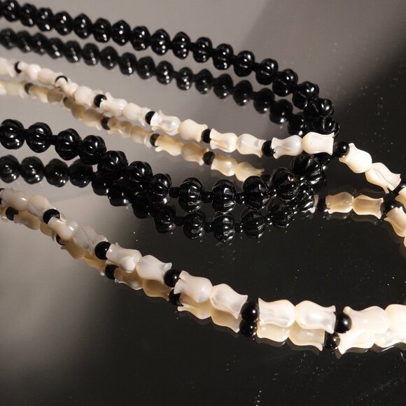 Vintage Black and Shell White floral Beaded Necklace with Shell Ring Accent - Picture 6 of 16